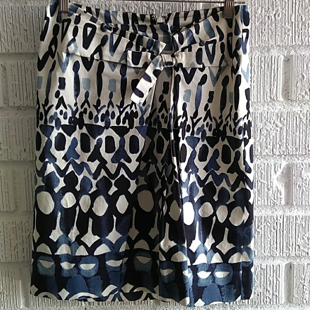 Elie Tahari pleated skirt with bow size 4
